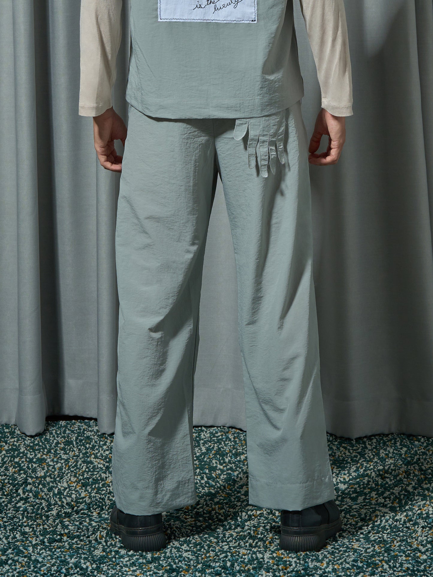 Hands-on Trousers (gry)